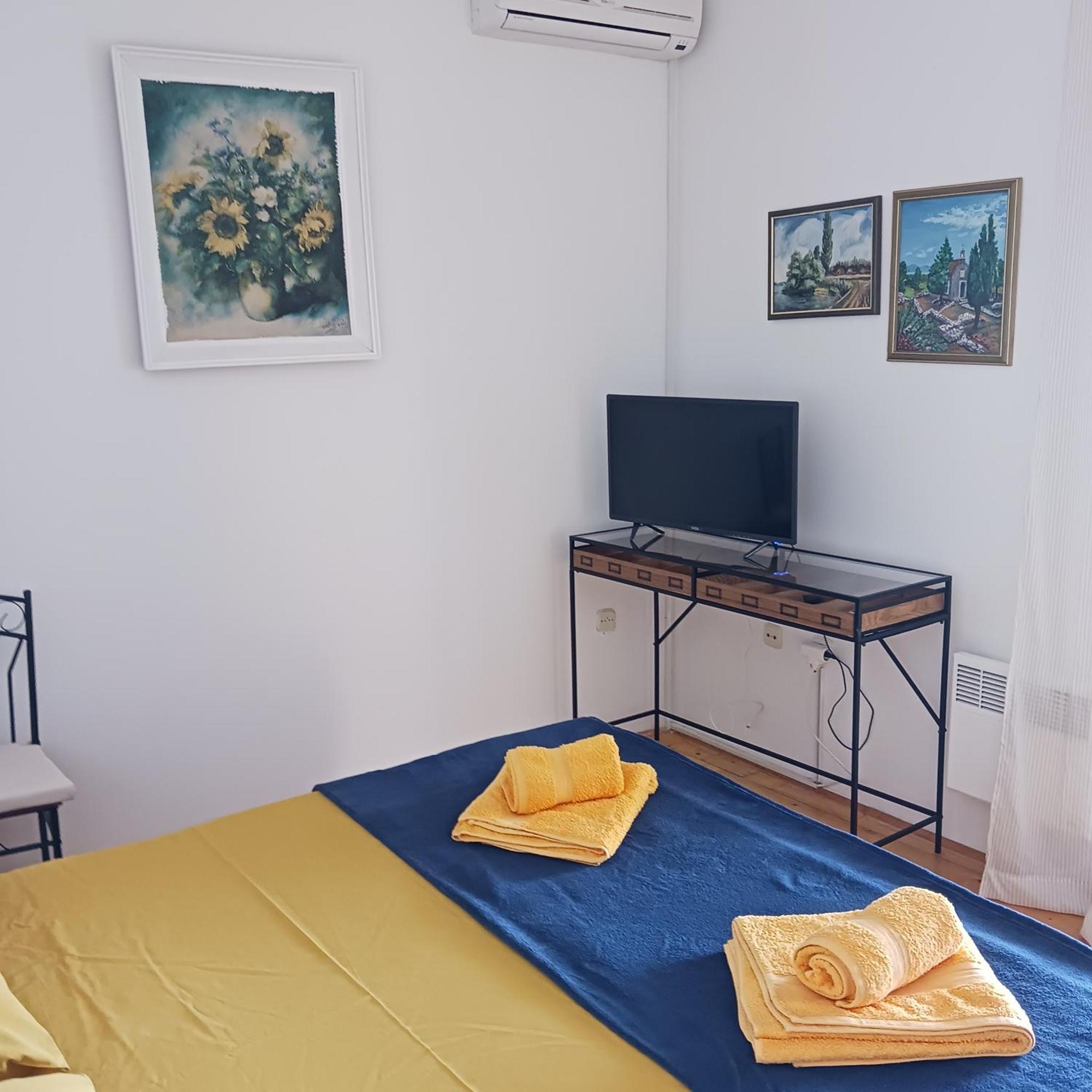 Apartments Elena & Damir ヴィス エクステリア 写真